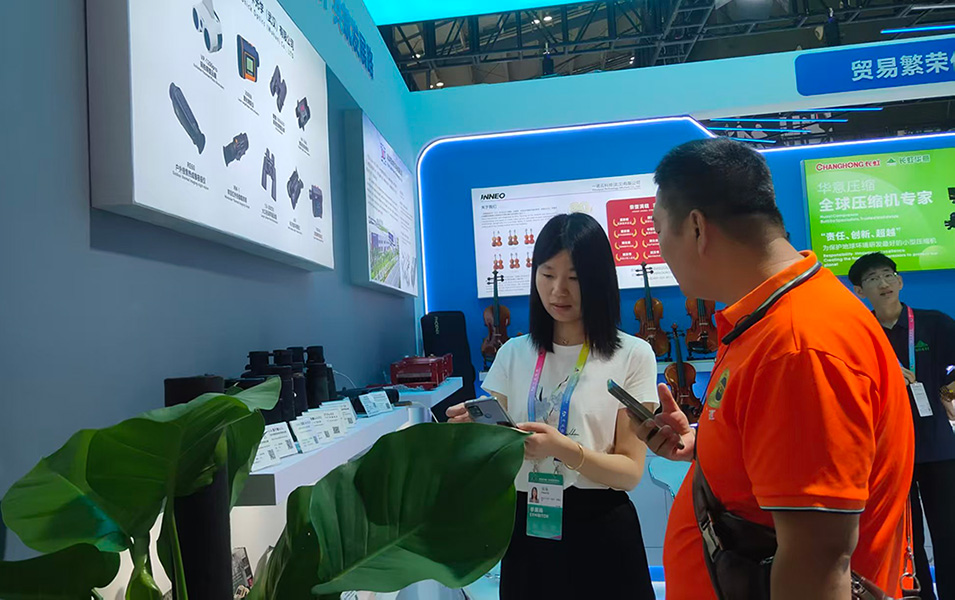 VIVI Optics exhibition booth photo 10