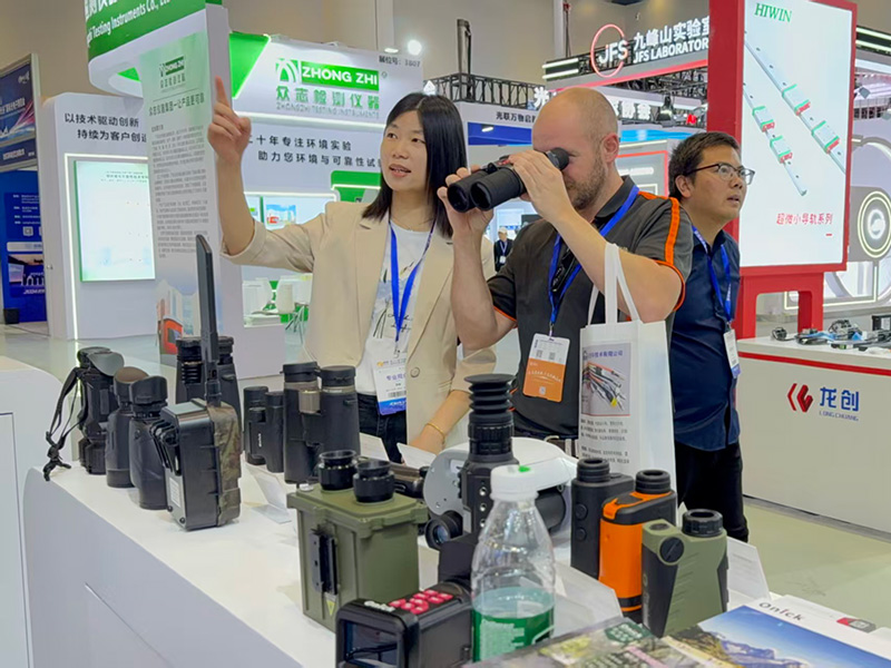 VIVI Optics exhibition booth photo 8